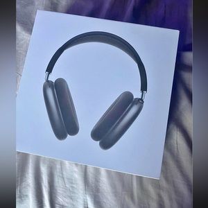 Brand new apple headphones